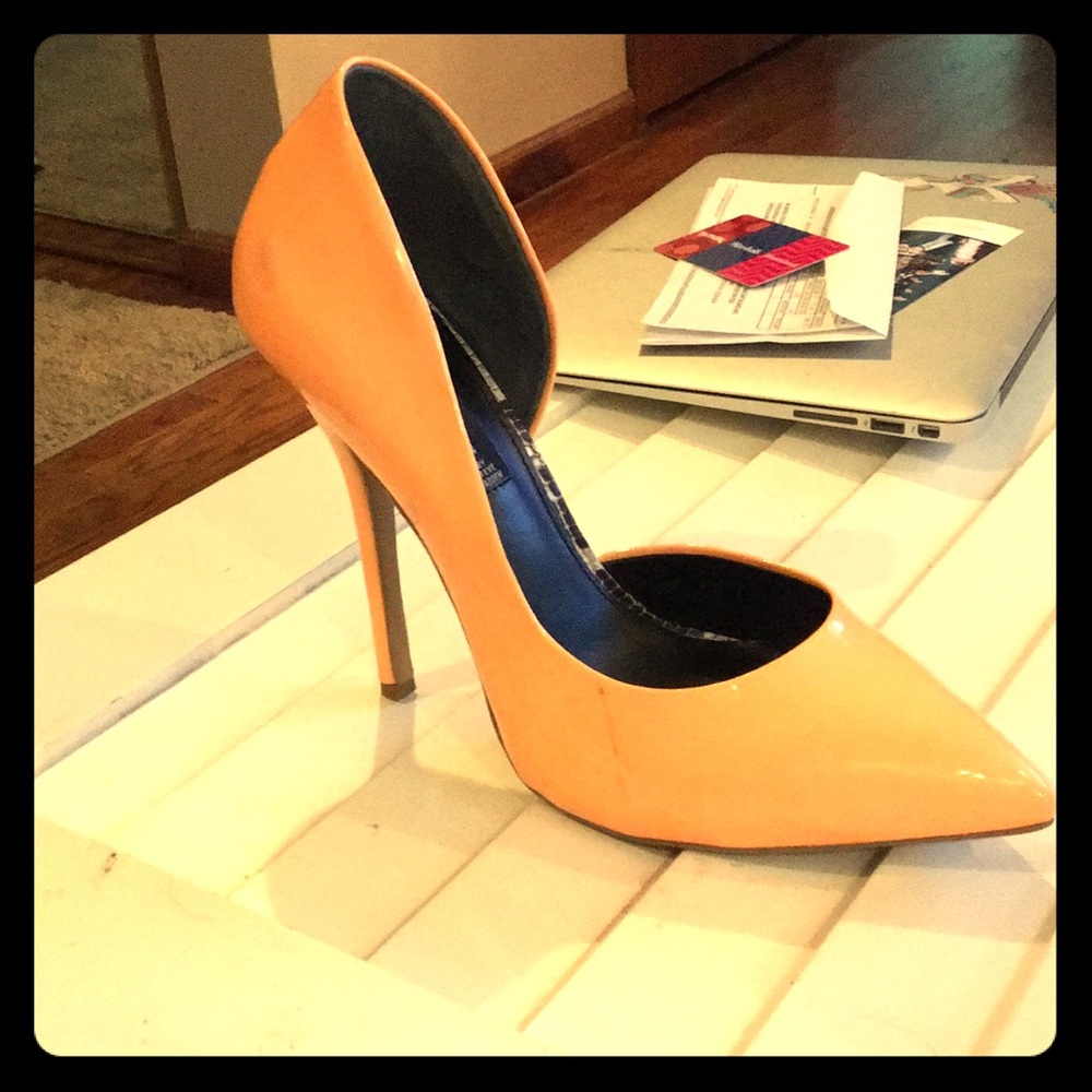 Orange pumps extra pics
